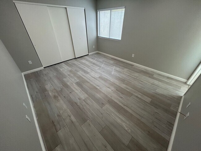 Building Photo - INVITING 2 BEDROOM TOP FLOOR CONDO IN A CE...