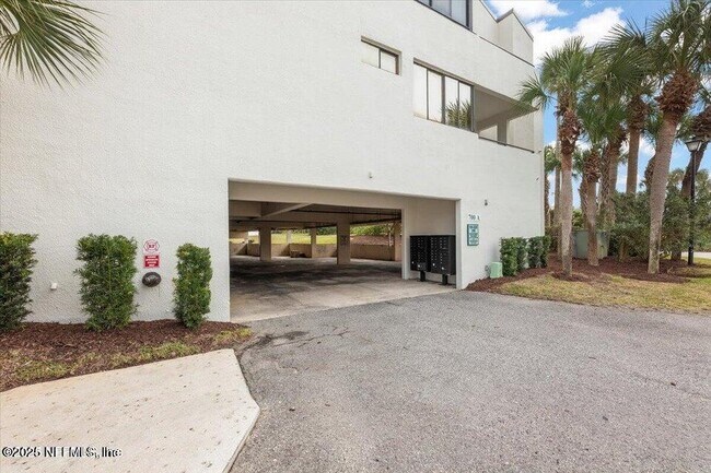 Building Photo - 726 Spinnakers Reach Dr