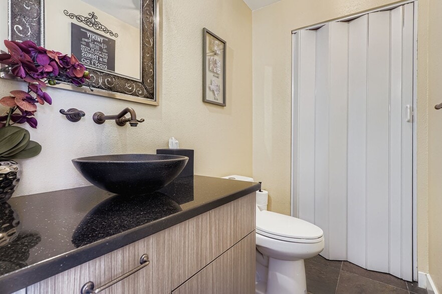 Powder Room - 382 Gladiola St