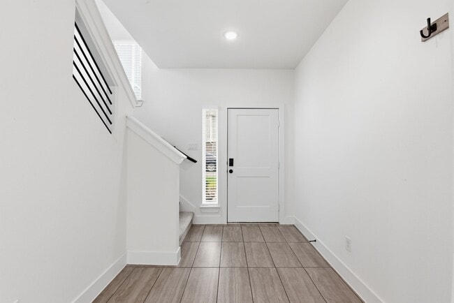 Building Photo - 15155 Colorado Bnd Pk Dr