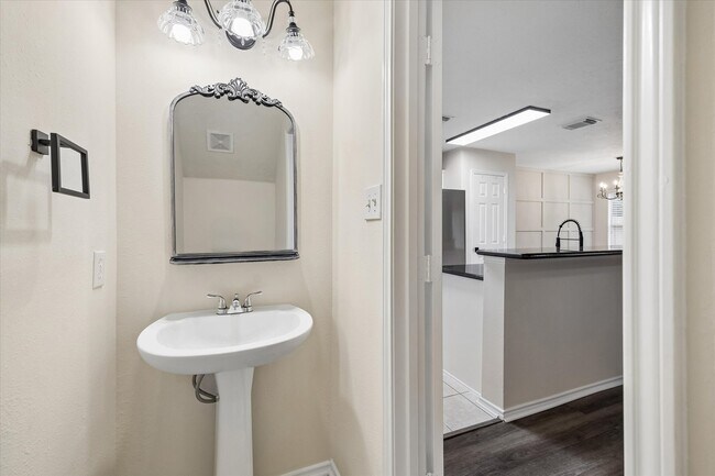 Building Photo - 7 Wineberry Pl