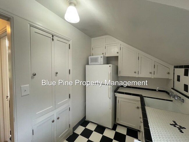 Building Photo - 302 12th St