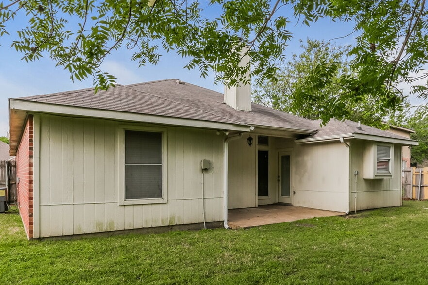 Building Photo - 317 Glen Meadow Dr