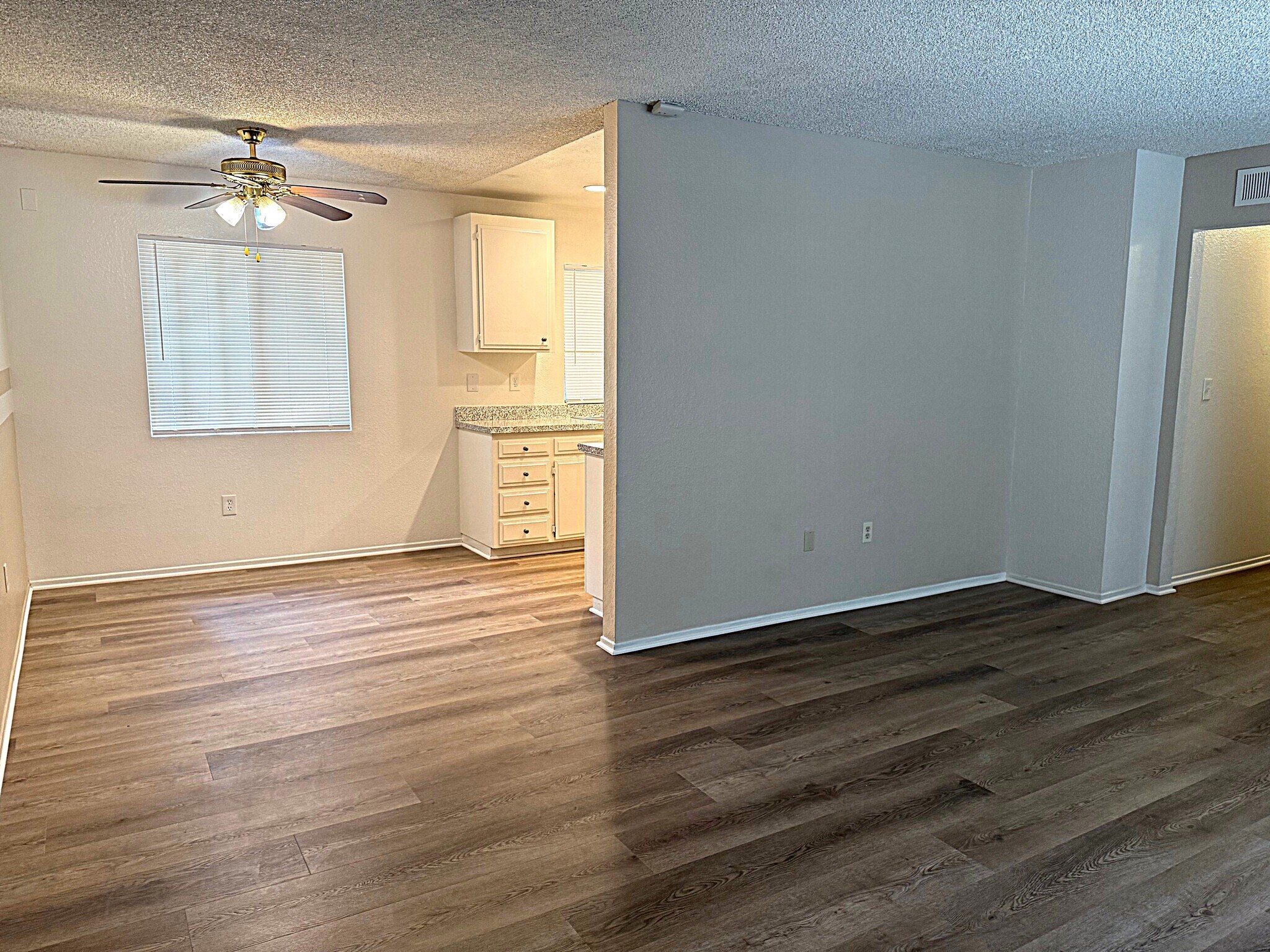 Building Photo - 418 E Blueridge Ave