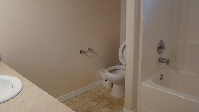 Building Photo - 1507 Anny Dr W