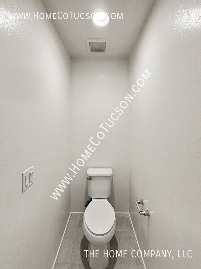 Building Photo - 7108 S Via Gaucho Viejo