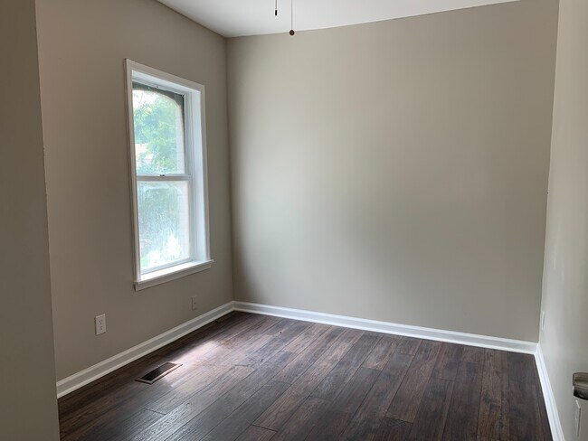 Building Photo - 2415 Booker St