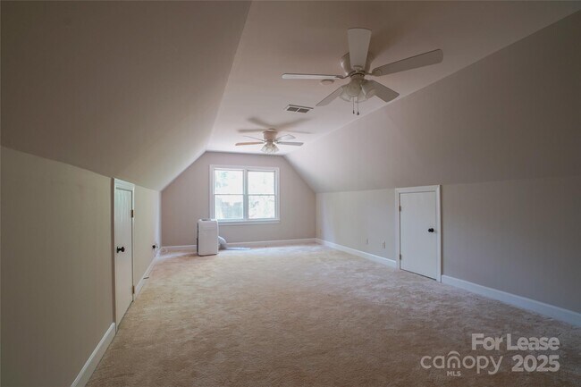 Building Photo - 6932 Foxglove Dr