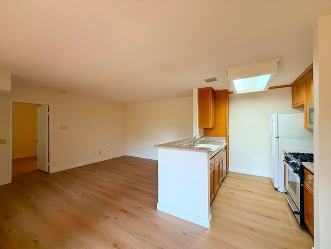 Building Photo - Charming 1 Bedroom Condo in Stoney Brook