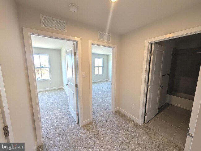 Building Photo - 114 RED LION Ct