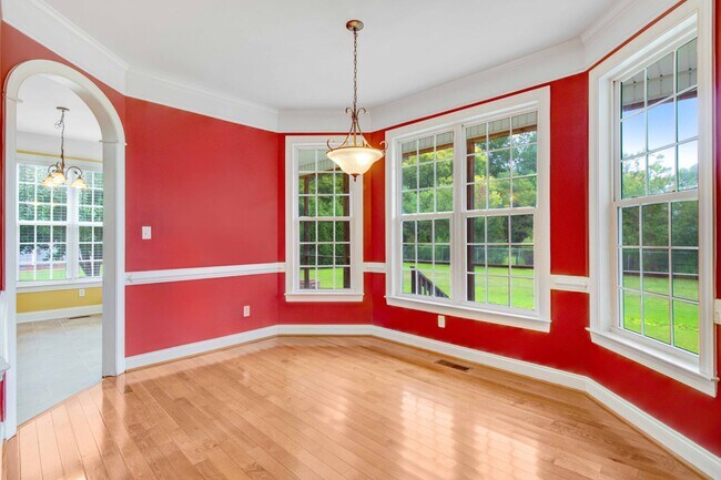 Building Photo - 200 Poplar Knoll Rd