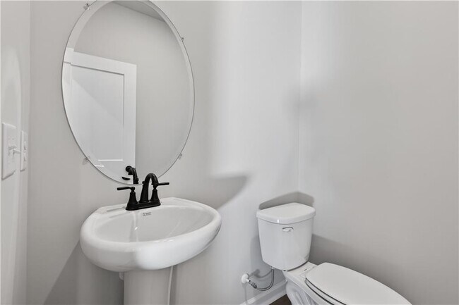 Building Photo - 548 Madison St