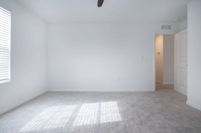 Building Photo - Lakeside Luxury in Parrish - 5 Bedroom BRAND NEW HOME