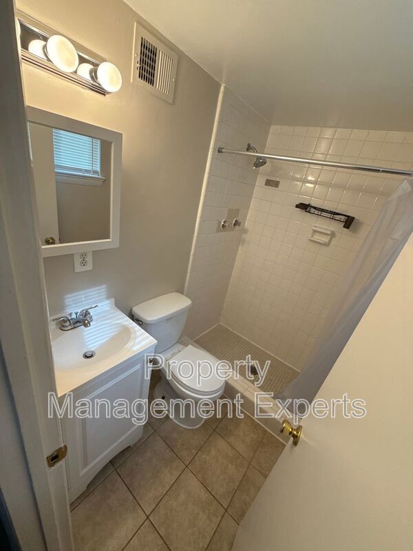 Building Photo - 2110 N Culpeper St