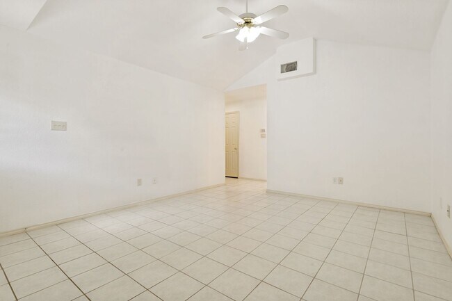 Building Photo - 2-BEDROOM, 2.5-BATHROOM DUPLEX/CONDOMINIUM IN TERRELL HEIGHTS
