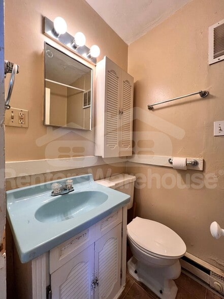 Building Photo - 3419 1st St