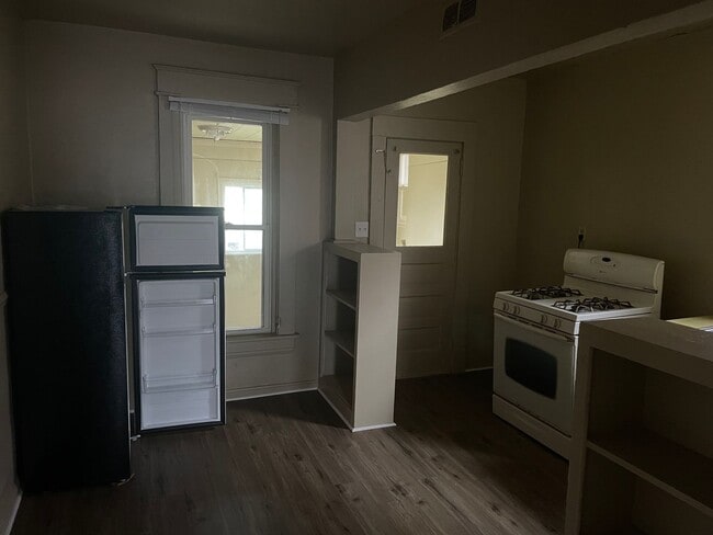 Building Photo - 127-129 Park