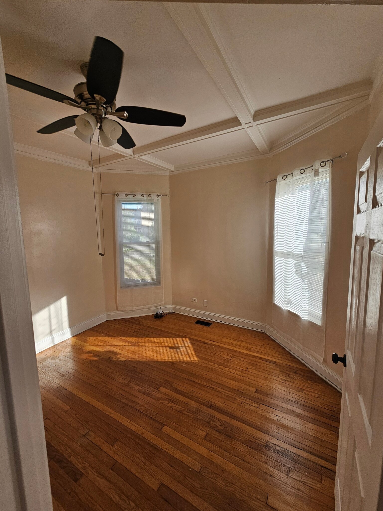 Building Photo - 719 S Central Park Ave