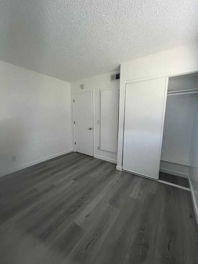 Building Photo - 2205 15th Ave