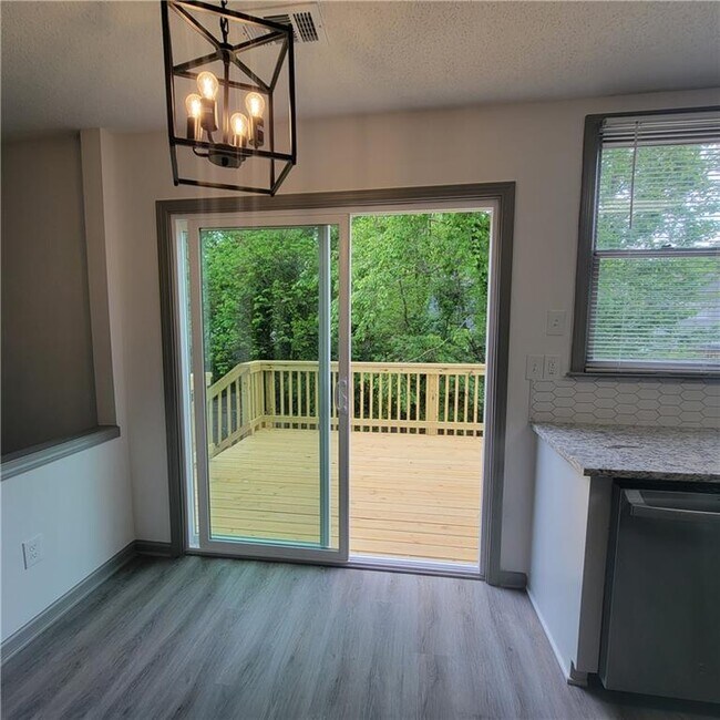 Building Photo - 3045 Binghampton Ln