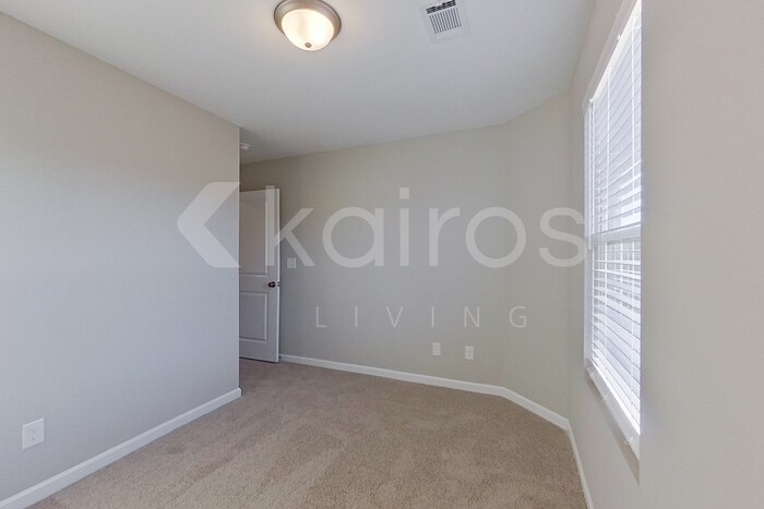 Building Photo - 844 Silent Barge Cv