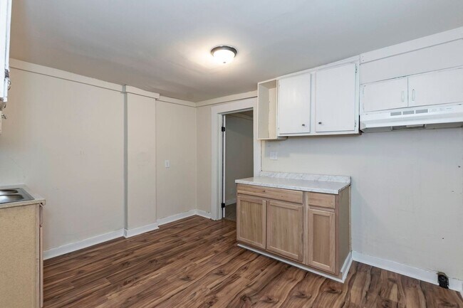Building Photo - Edgerton Duplex 2