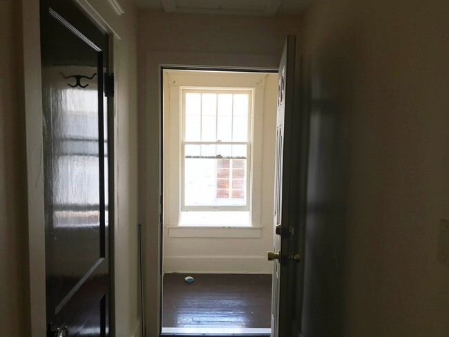 Building Photo - 416 Cherry Ave