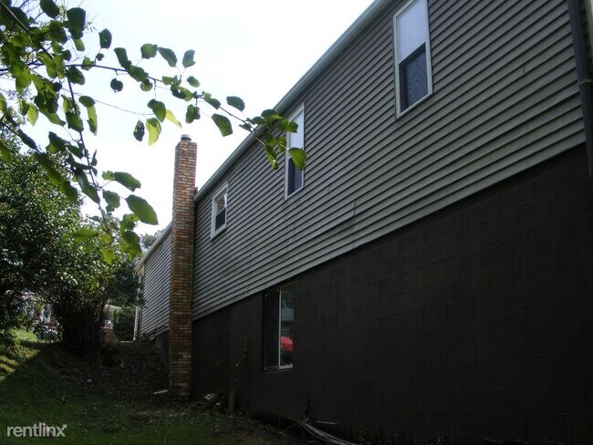 Building Photo - 3 br, 1.5 bath House - 1651 Old Brodhead Road