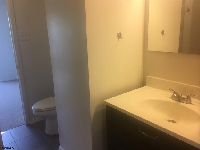 Building Photo - 15 Cambridge Townhouse Dr