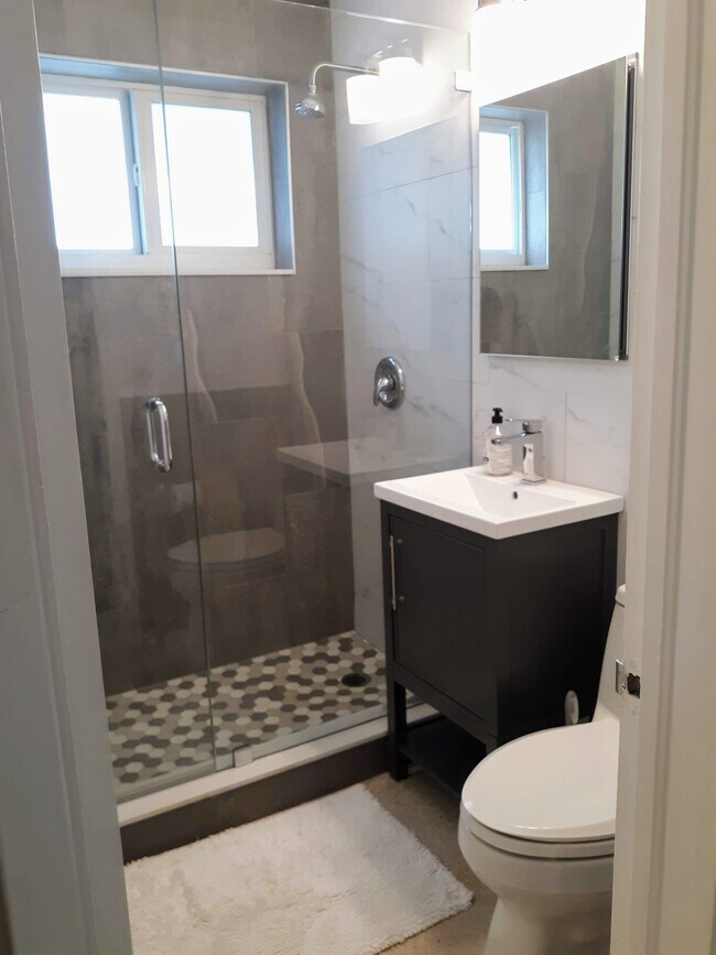 Bathroom - 935 NE 18th Ct