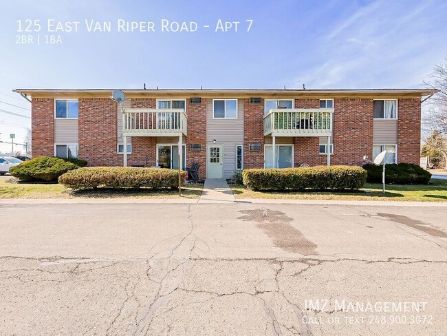 Building Photo - 125 E Van Riper Rd