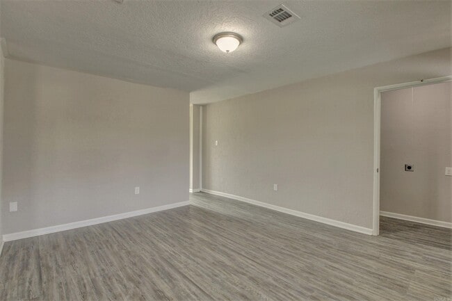 Building Photo - 17 Hiland Pl