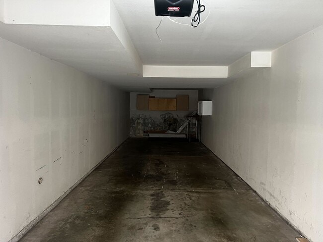 Building Photo - Beautiful 3 bedroom 2 bath Townhome across...