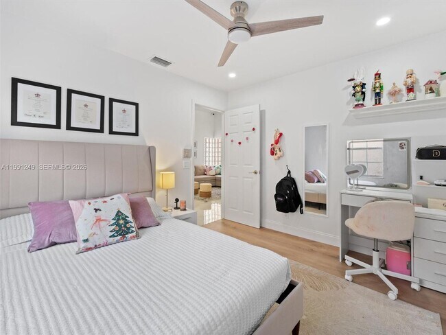 Building Photo - 413 Cameron Dr