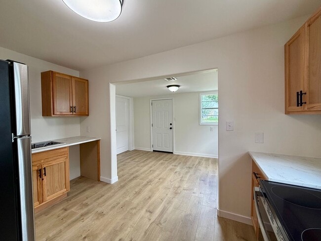 Building Photo - Fully Remodeled 3 Bedroom/1 Bathroom Home ...