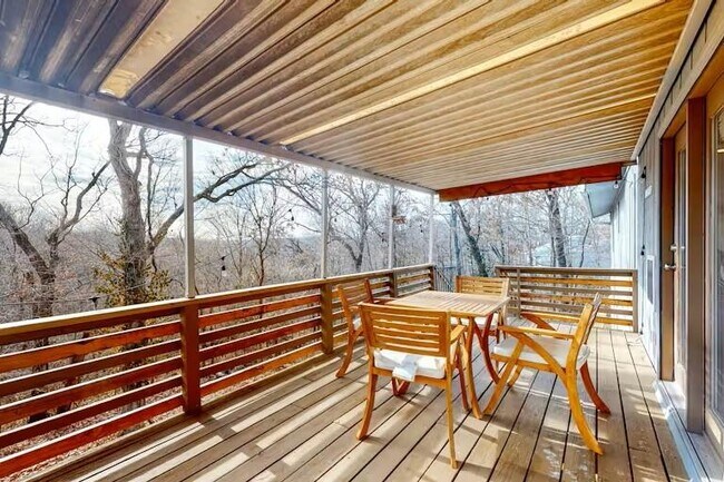 Building Photo - 15 Churchill Dr