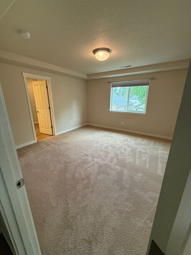 Building Photo - Gorgeous 4Bd/2.5Ba Craftsman Home in East Vancouver!