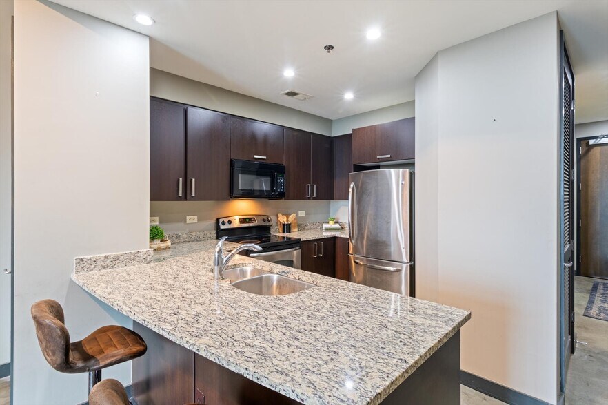 Building Photo - 1510 Demonbreun St