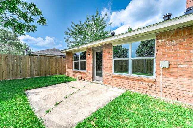 Building Photo - 519 Fawnwood Dr