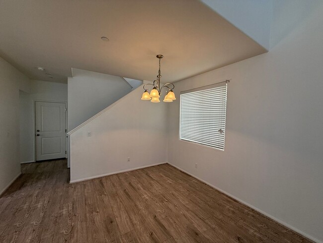 Building Photo - Newer 3 Bedroom Home! Near shops and resta...