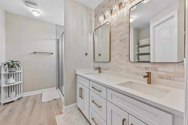 Building Photo - 117 Stone Cyn Dr