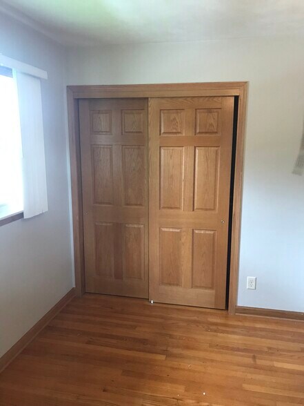 Bedroom - 1035 N Bristol St