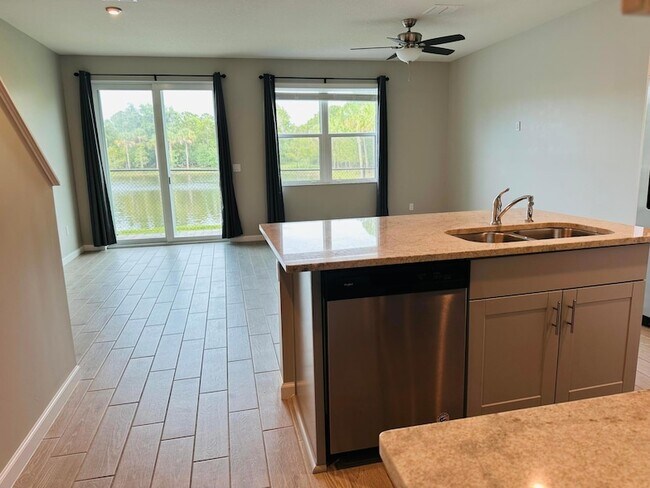 Building Photo - 3949 SE Mentmore Ln