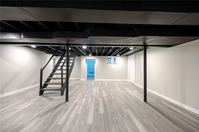 Building Photo - 719 Cumberland Rd