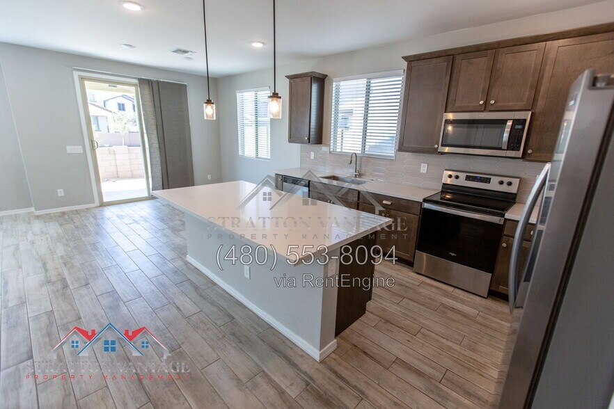Building Photo - 1033 S 150th Dr