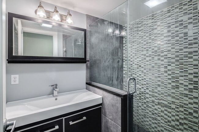 Building Photo - 2631 Catharine St