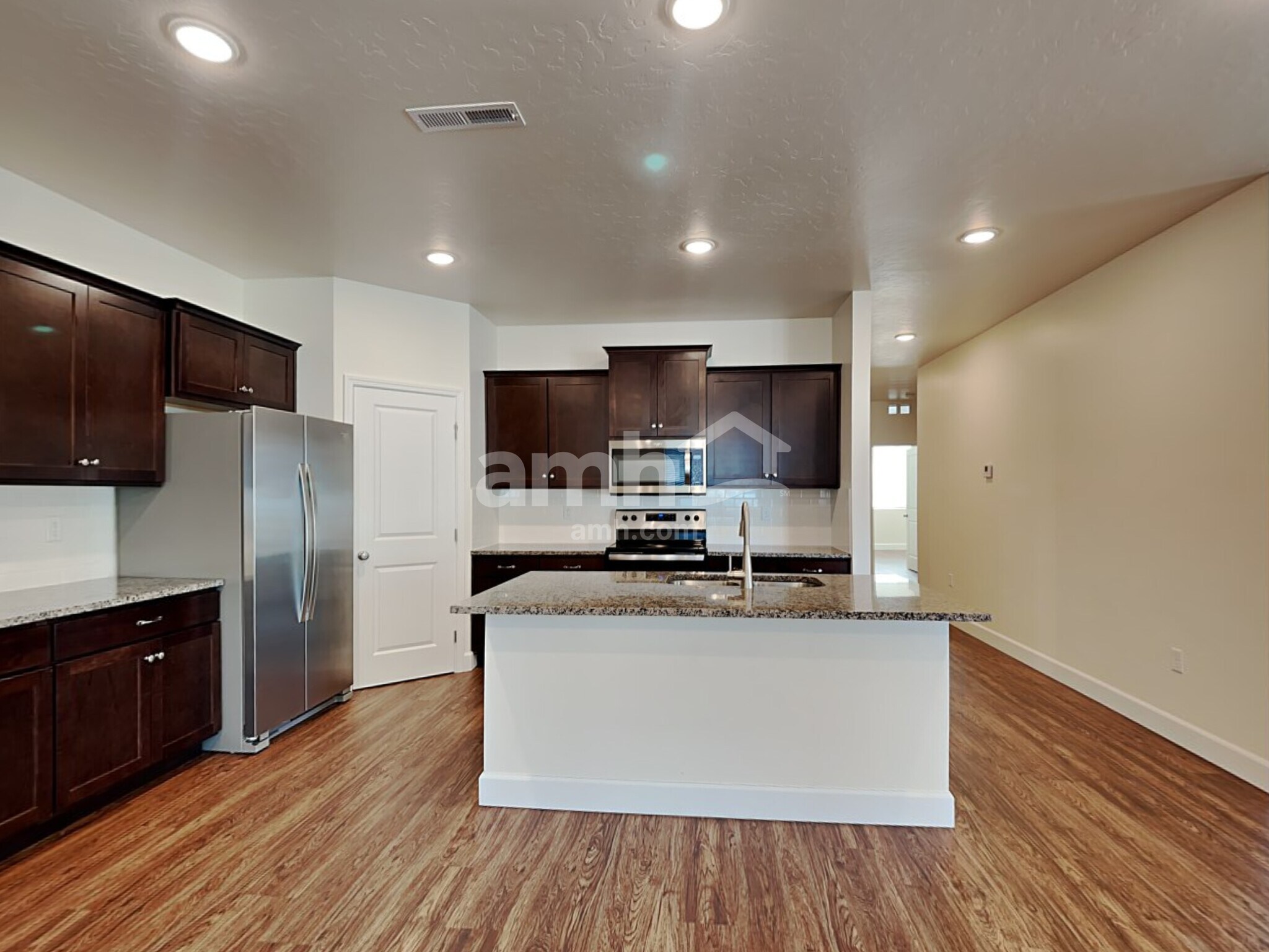 Building Photo - 1854 N Oconner Ave