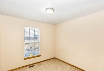 Building Photo - 419 Wildflower Ln