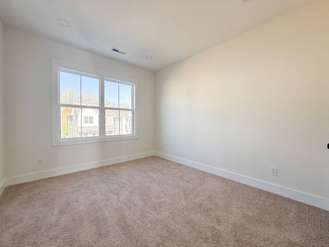 Building Photo - Available August 1: 4-Bedroom Townhome at Highbury + Summer Special Perks