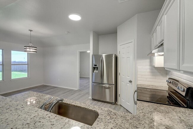 Building Photo - 7605 Cougar Dr